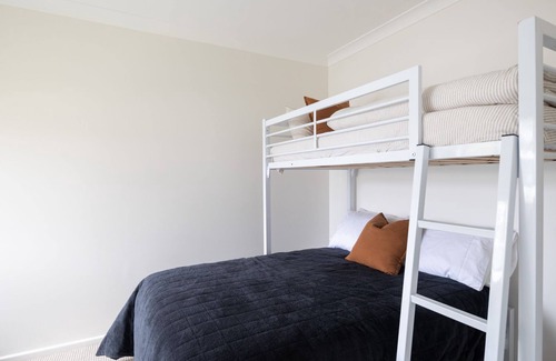 Burrill Lake Casa | McGrath welcomes you to Lakeview Cottage, a beautiful pet friendly home on the lake