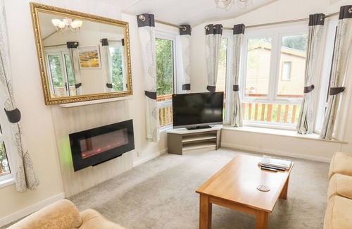 Broadwoodkelly Cabina | MCINTOSH LODGE, pet friendly, with a garden in Winkleigh