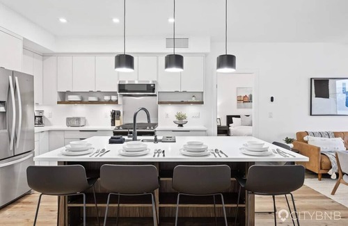 McKinley Condominio | McKinley Beach. Sleeps 4. Lakeview. 1200sq ft.