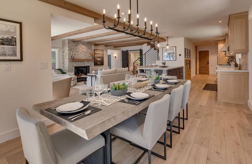 Homewood Casa | McKinney Bay Retreat - Split Lakefront - TLUXP
