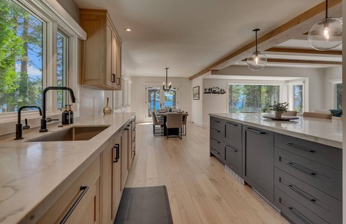 Homewood Casa | McKinney Bay Retreat - Split Lakefront - TLUXP