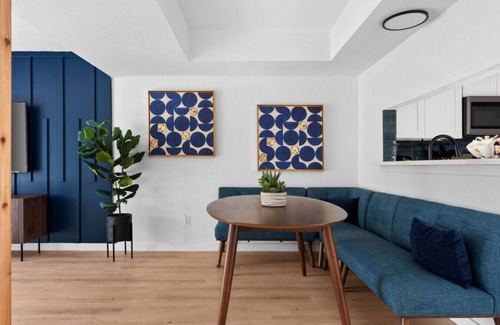 South Lamar Apartamento | MCM Condo | Near Downtown + SoCo | Pets Ok