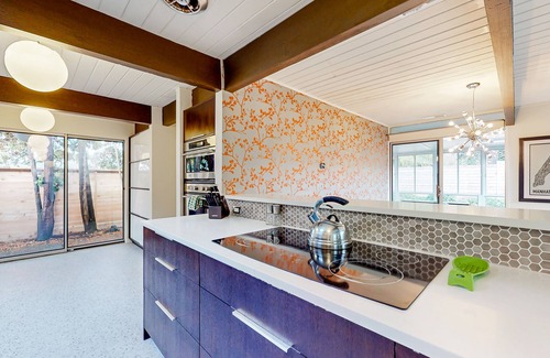 Garden Home-Whitford Casa | MCM home with atrium & yoga area near Nike HQ, Intel & Washington Square Mall