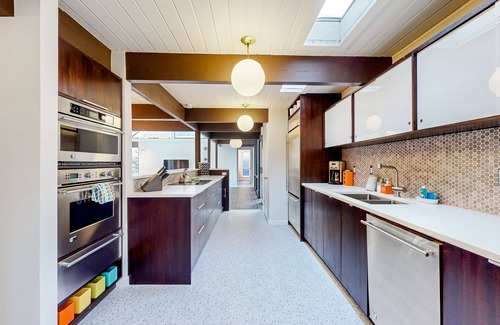 Garden Home-Whitford Casa | MCM home with atrium & yoga area near Nike HQ, Intel & Washington Square Mall