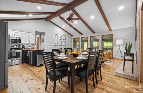 Rogers Casa | MCM Lakehouse - Direct Lake Access - Sleeps 8