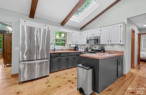 Rogers Casa | MCM Lakehouse - Direct Lake Access - Sleeps 8
