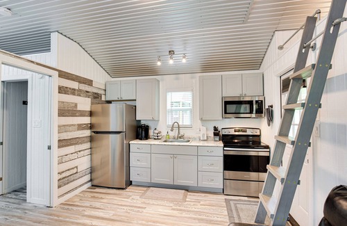 Mead Cabina | Mead Cabin: 2 Blocks to Willow Springs Marina