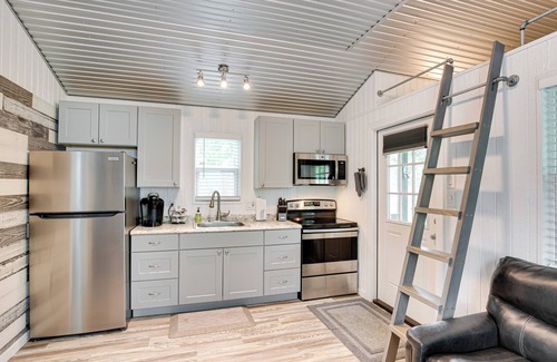 Mead Cabina | Mead Cabin: 2 Blocks to Willow Springs Marina