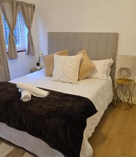 Pinelands Casa | Mead, Pinelands