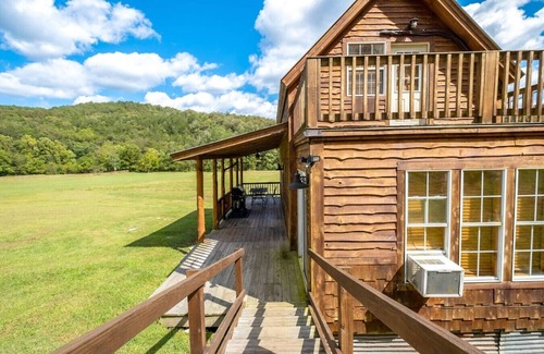 Newnata Cabina | Meadow Cabin on Sylamore Creek