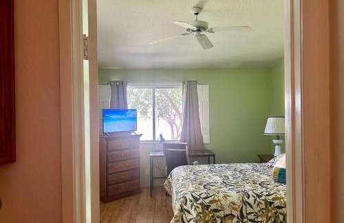 Hemet Casa | Meadow Harvest Suite with TV and private bathroom