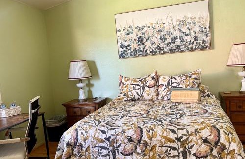 Hemet Casa | Meadow Harvest Suite with TV and private bathroom