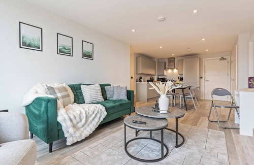 Bordesley Apartamento | Meadow Haven 2 Bed 2 Bath, On-street Park, Netflix