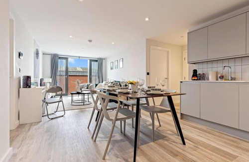 Bordesley Apartamento | Meadow Haven 2 Bed 2 Bath, On-street Park, Netflix