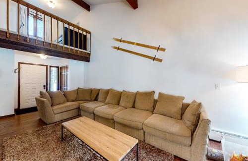 Frisco Casa | Meadow Lodge - Dog Friendly!