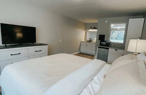 Townsend Hotel | Meadow Room at The Trailblazer Unit 5