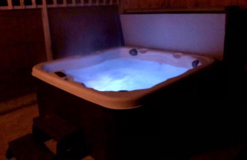 Marchwiel Casa | Meadow View - Hot Tub! An escape to the country.