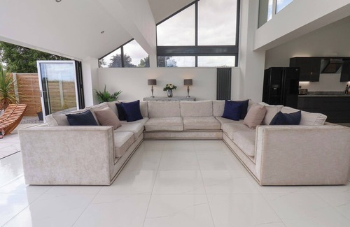 Walkington Casa | MEADOW VIEW, pet friendly, luxury holiday cottage in Walkington
