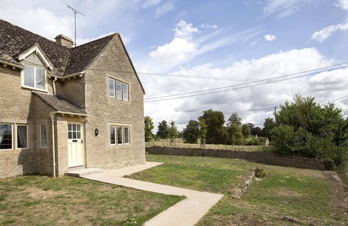 Coln St Aldwyns Cabaña | Meadow View 2, Coln St. Aldwyns, Cotswolds - acomoda 4 personas en 2 habitaciones