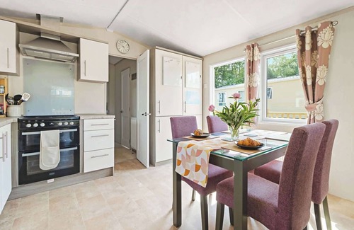 Newton Saint Cyres Chalet De Esquí | Meadow View Splash Retreat - Swimming Pool & Fishing Nearby