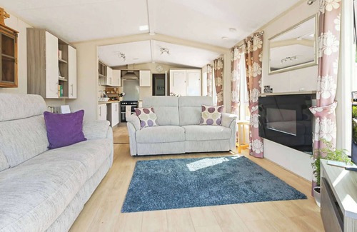 Newton Saint Cyres Chalet De Esquí | Meadow View Splash Retreat - Swimming Pool & Fishing Nearby