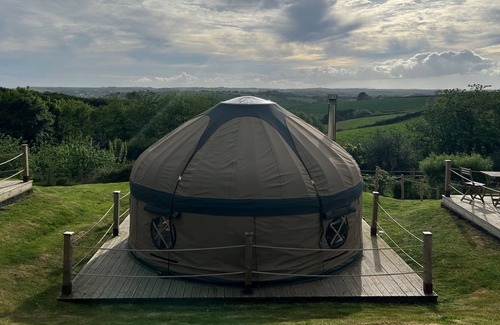 Looe Alquiler De RV | Grande-Yurt-Baño Privado-Vista al campo