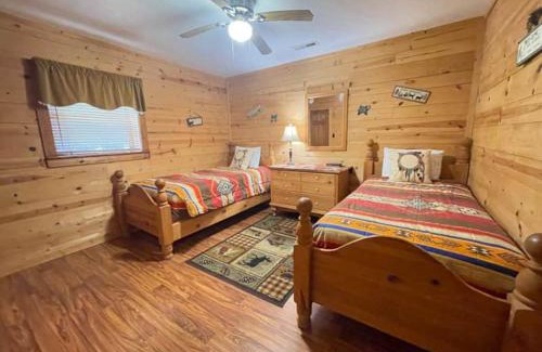 Bryson City Casa | Meadowbrook, a spacious 3-bedroom cabin in Bryson City, NC, perfect for up to 8 guests.