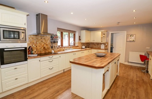 Shatterford Cabaña | MEADOWFALL AT SHATTERFORD LAKES, family friendly in Shatterford