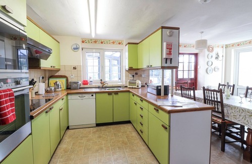 Dinas Cross Cabaña | Meadowlands, NEWPORT, PEMBROKESHIRE