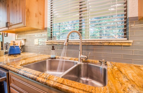 Glencoe Cabina | Meadowlark Chalet ~ Pet Friendly! W/ Heat, AC & EV Charging