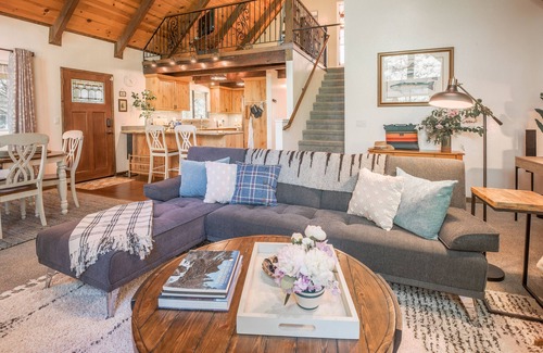 Glencoe Cabina | Meadowlark Chalet ~ Pet Friendly! W/ Heat, AC & EV Charging