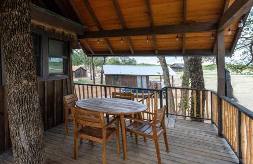 Elm Mott Otro | Meadowlark Treehouse 15 MIN to MagnoliaBaylor