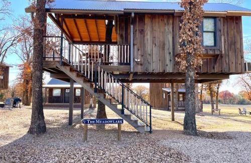 Elm Mott Otro | Meadowlark Treehouse 15 MIN to MagnoliaBaylor