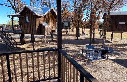 Elm Mott Otro | Meadowlark Treehouse 15 MIN to MagnoliaBaylor
