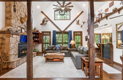 Blue Eye Cabina | Meadows Edge Lodge with GameRoom