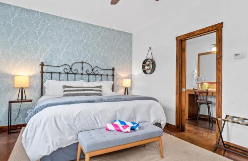 Fredericksburg Casa | Meadows Farmhouse - Hot Tub & 5 mins to Main