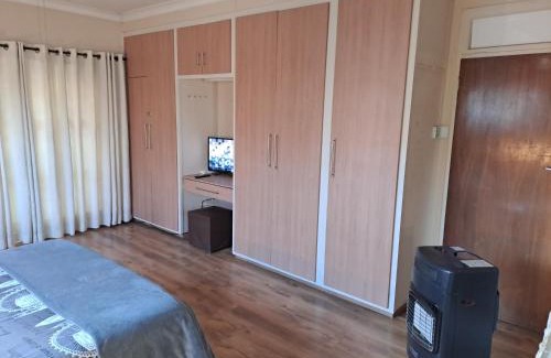 Germiston Casa | Meadows Guesthouse
