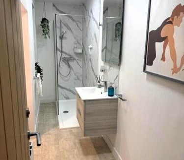 Insch Apartamento | Meadowside-Stylish Newly Renovated 2 bed property