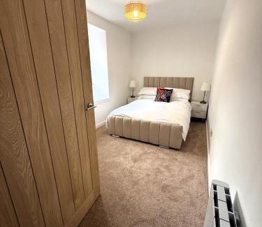 Insch Apartamento | Meadowside-Stylish Newly Renovated 2 bed property