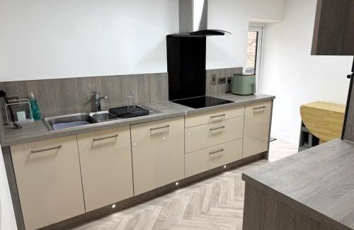 Insch Apartamento | Meadowside-Stylish Newly Renovated 2 bed property