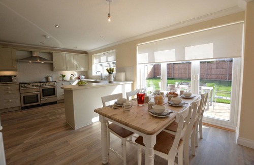 Blythburgh Cabaña | MEADOWSWEET, BLYTHBURGH, pet friendly in Reydon