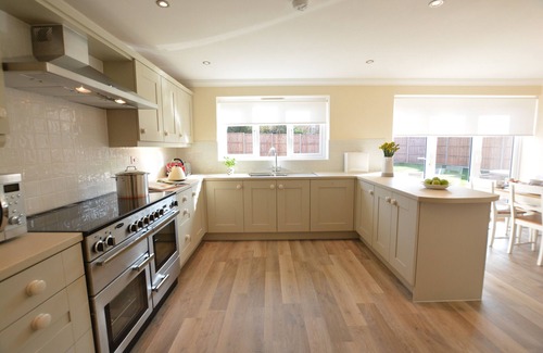 Blythburgh Cabaña | MEADOWSWEET, BLYTHBURGH, pet friendly in Reydon
