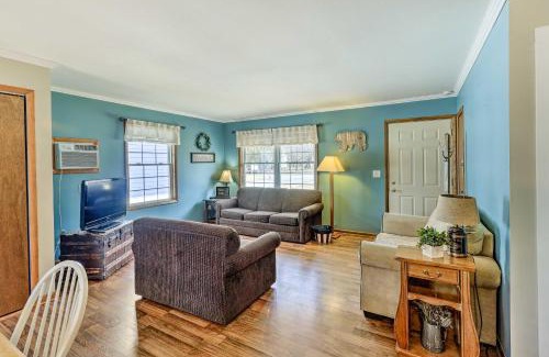 Silver Lake Casa | Mears Abode with Pool Access, Near Silver Lake!