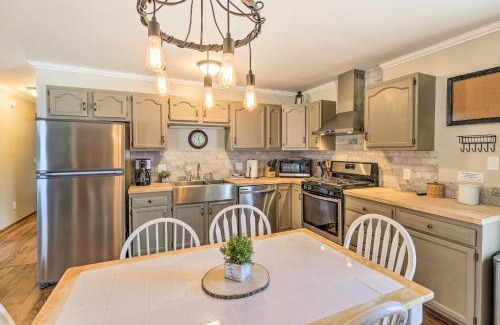 Silver Lake Casa | Mears Abode with Pool Access, Near Silver Lake!