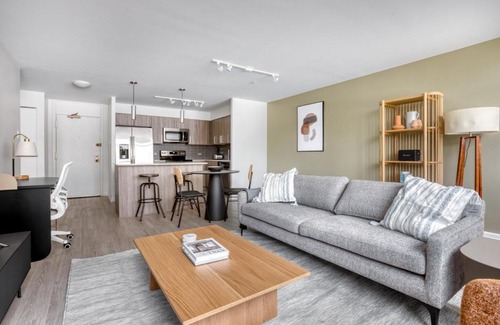 Near West Side Apartamento | Medical District 1BR w WD Gym nr Hospitals CHI-719