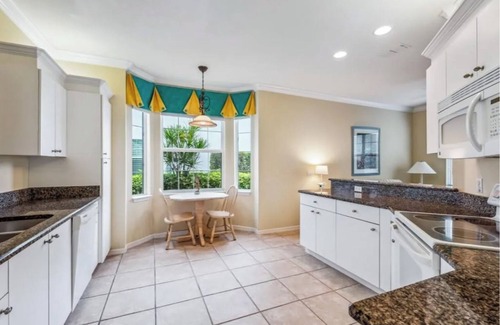 Naples Condominio | Medical Teams Traveling Nurses NCH BakerThe Strand 2 bed 2 bath condo 1st floor