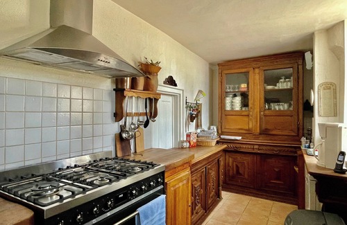 Pressigny-les Pins Otro | Medieval Templar estate weekend park
