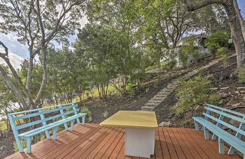 Lakehills Casa | Waterfront Lakehills Home w / Pvt Dock y vistas al lago
