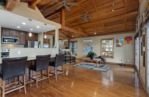 Lakehills Casa | Medina Lake Villa - Stunning Lakeviews, Waterfront Access & Pool