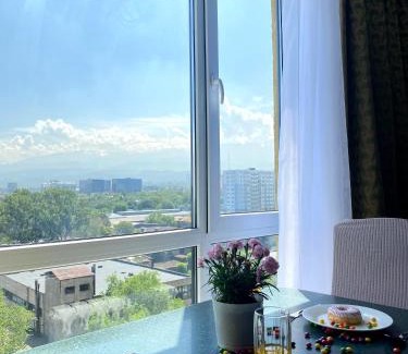 Almaty Apartamento | MEDINAHOTELKZ, # 63, вид на горы, 15 мин пешком до арбата, HALAL